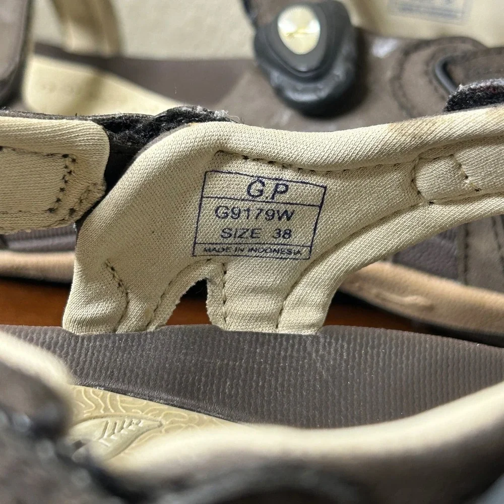 Gold Pigeon Sandals Size 38 US 7.5 Brown‎ Butterfly Comfort Sport G9179W